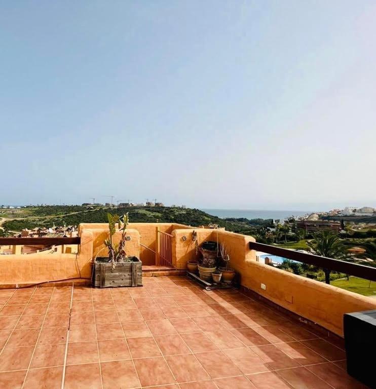 2 Bedroom Penthouse With A Private 360 Rooftop Terrace With Sea And Mountain Views Bahia de Casares المظهر الخارجي الصورة